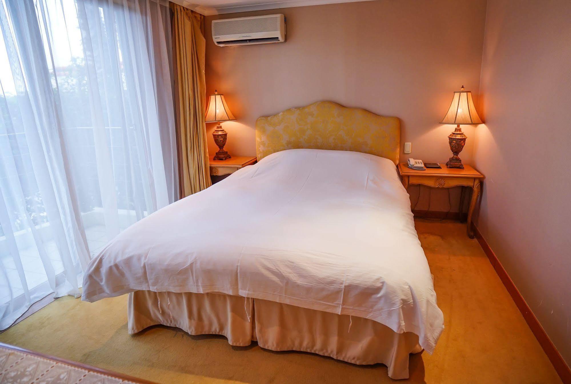 Lake Hills Jeju Resort Seogwipo Exterior foto